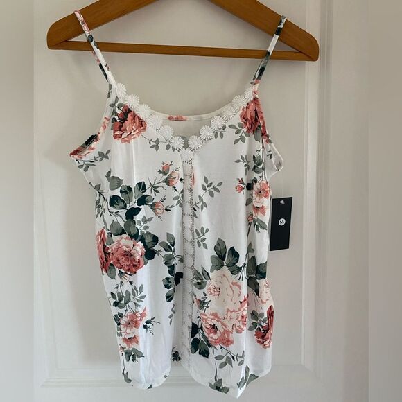 Lace Detail Floral Layering Camisole - Picture 4 of 9